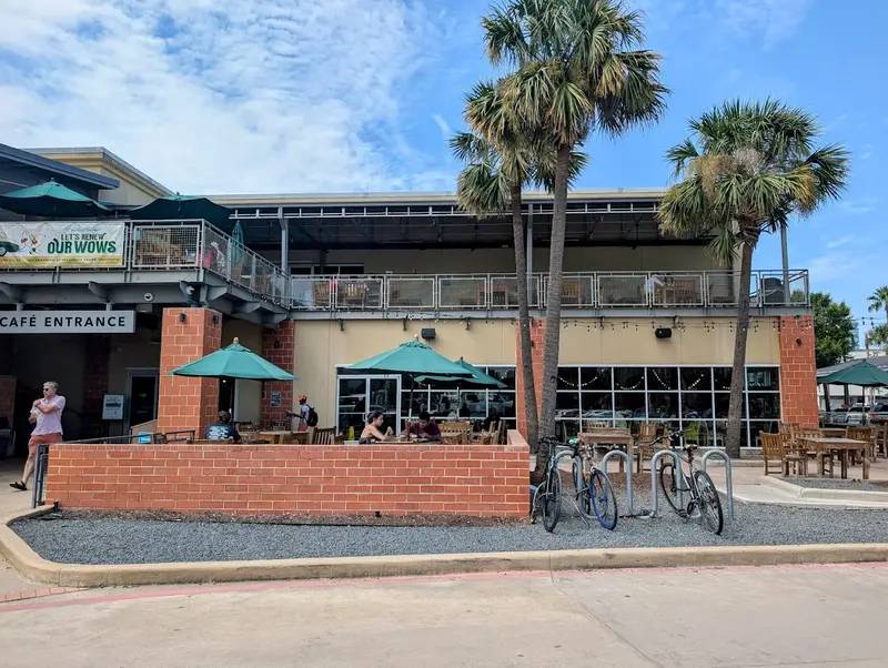 Scenic Central Market in Oak Estates, Houston, TX 77019